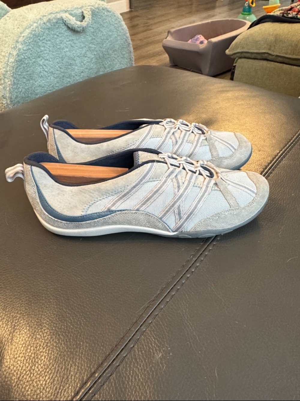 Pr!vo by Clarks